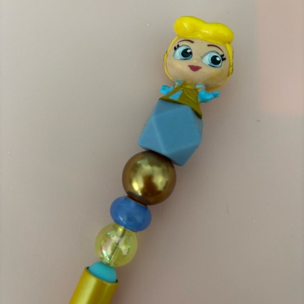 Disney Doorables: Cinderella: Cinderella Gold handmade beaded pen